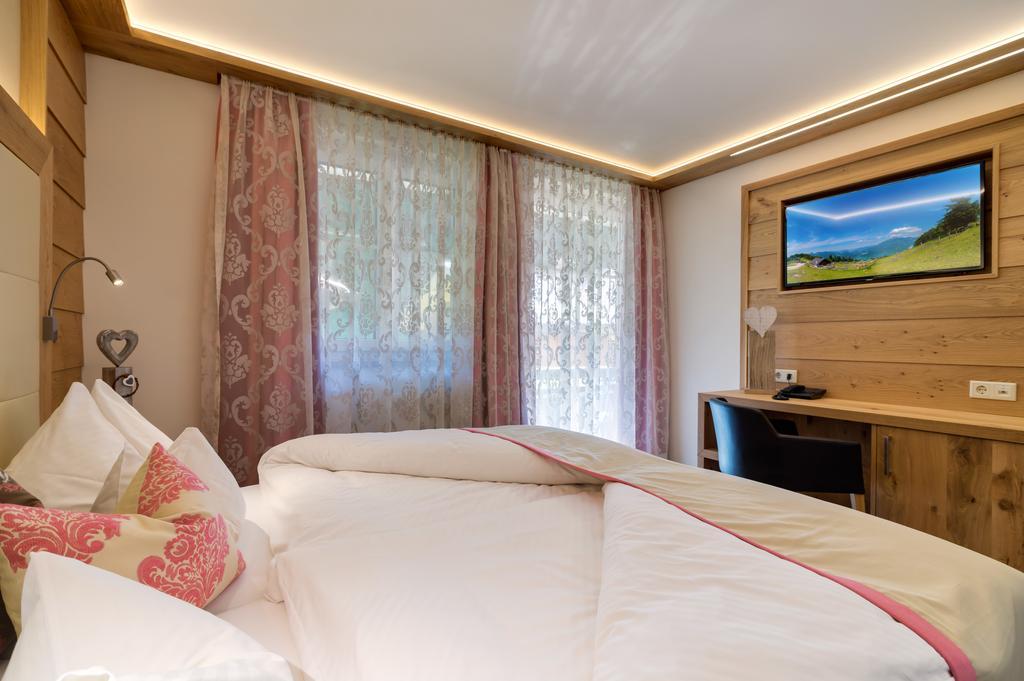 Hotel Fischerwirt Natur Waldspa ファイステナウ 部屋 写真